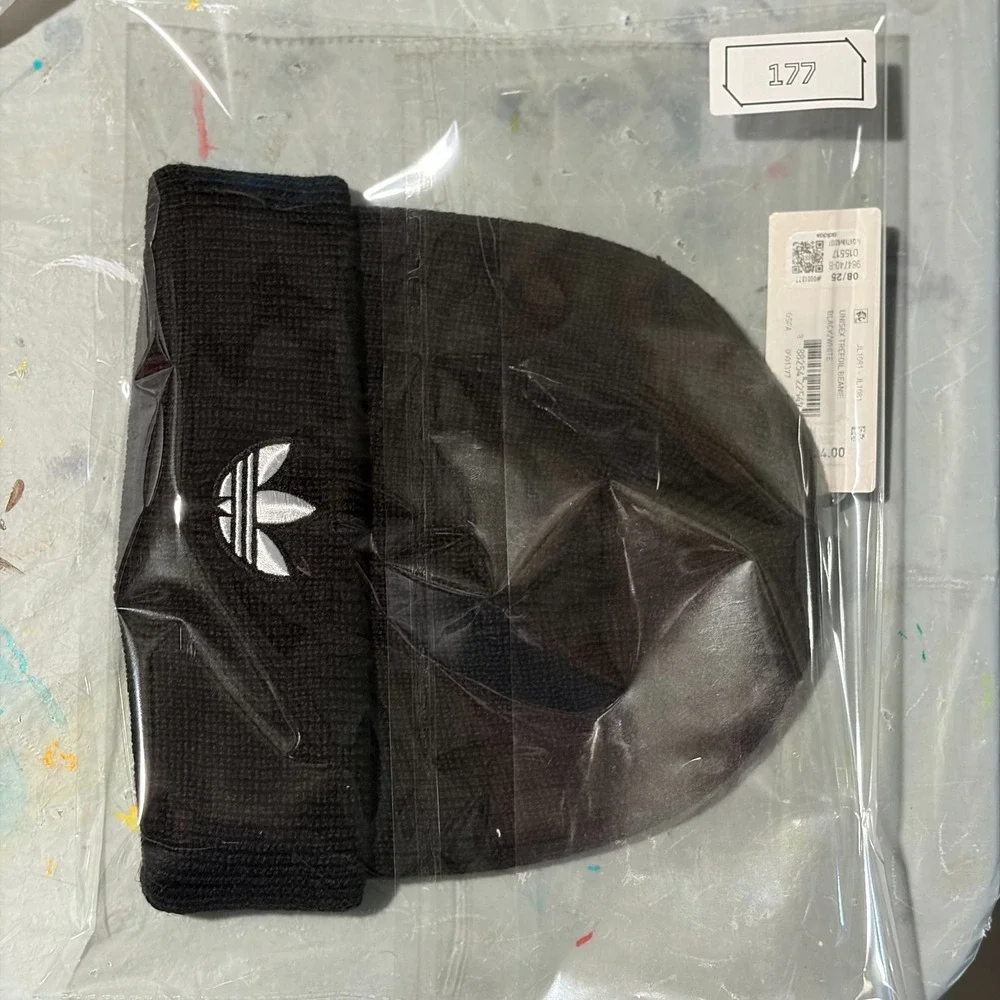 Adidas Unisex Trefoil Beanie Cap Black White Knit Cuffed Logo Hat 015517 NEW